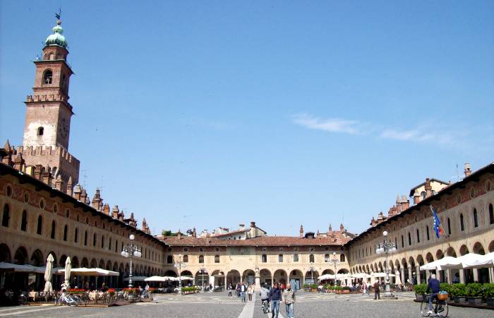 Cerco badanti a Vigevano foto